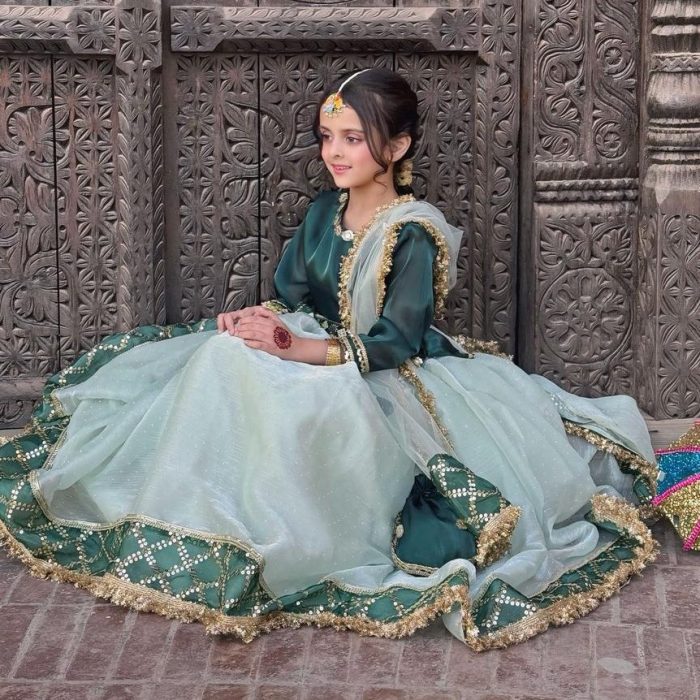 hoorain green lehnga choli (2) hoorain green lehnga choli (2)